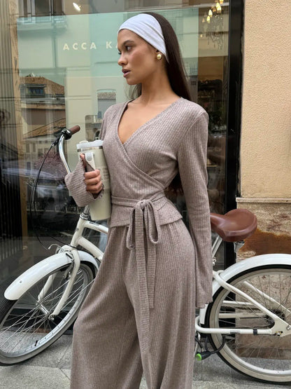 Grau geripptes Strick Crop-Top mit langen Ärmeln und weitem Hosen-Set