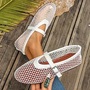 Detailaufnahme des Mesh-Obermaterials der Damen Mary Jane Ballerinas