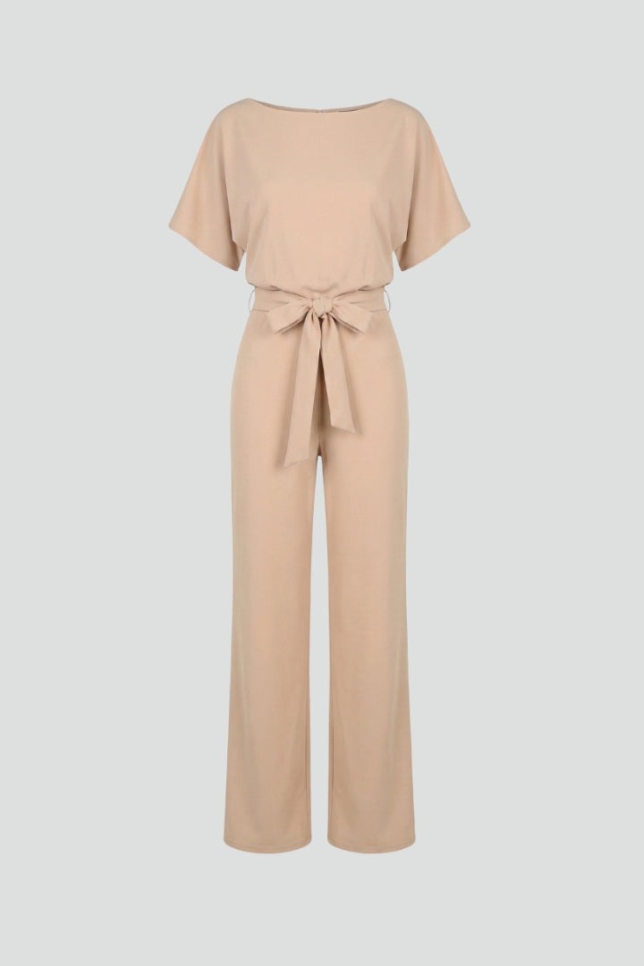 Damen-Jumpsuit mit weitem Bein und Gürtel in Vorderansicht