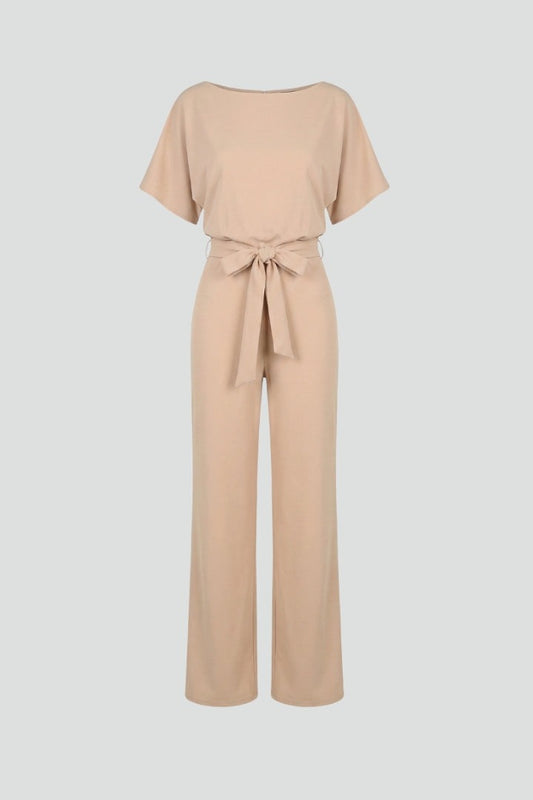 Damen-Jumpsuit mit weitem Bein und Gürtel in Vorderansicht