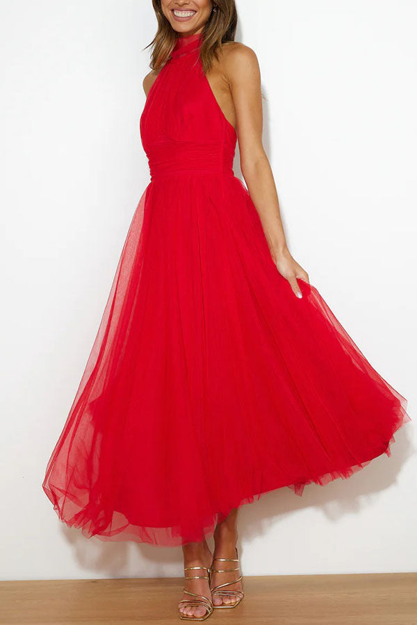 Maxikleid mit Neckholder und gerafften Details aus Tüll
