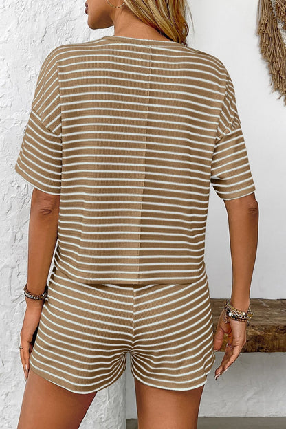 Gestreiftes Damen Shorts-Set aus Strick, modischer Zweiteiler für entspannte Alltagslooks
