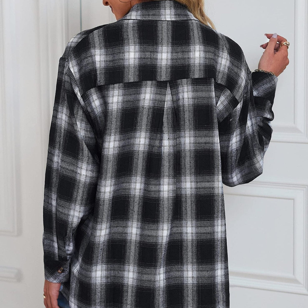 Kariertes Midikleid für Damen mit klassischem Hemdkragen und durchgehender Knopfleiste