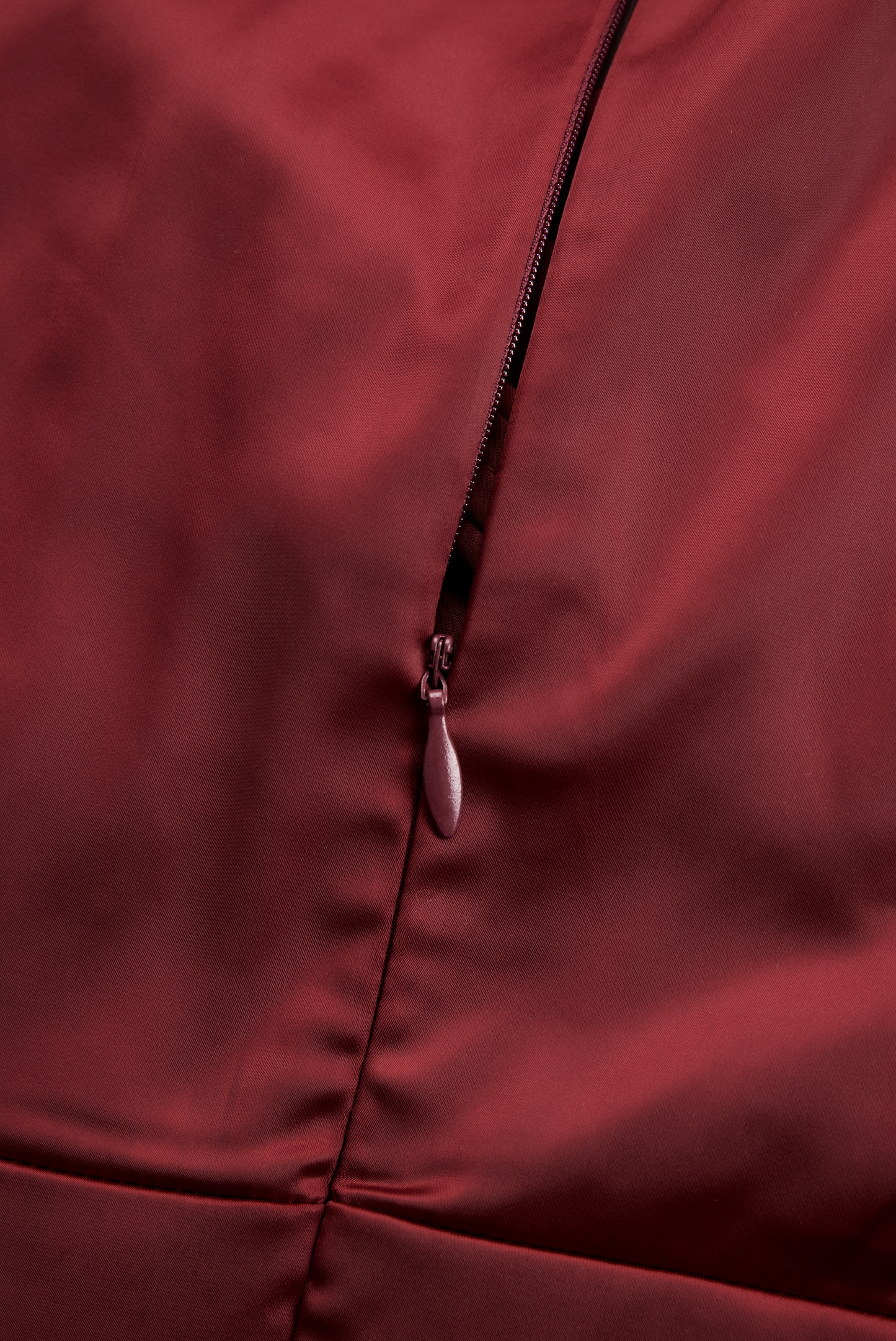 Vintage Satin Midikleid mit drapiertem Kragen