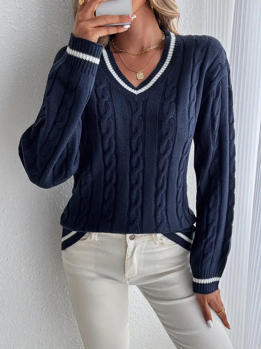 Damenpullover mit V-Ausschnitt in der Vorderansicht