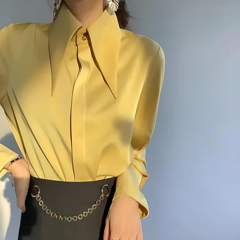 Damen Bluse aus einfarbigem Satin mit langen Ärmeln und modernem Kragen