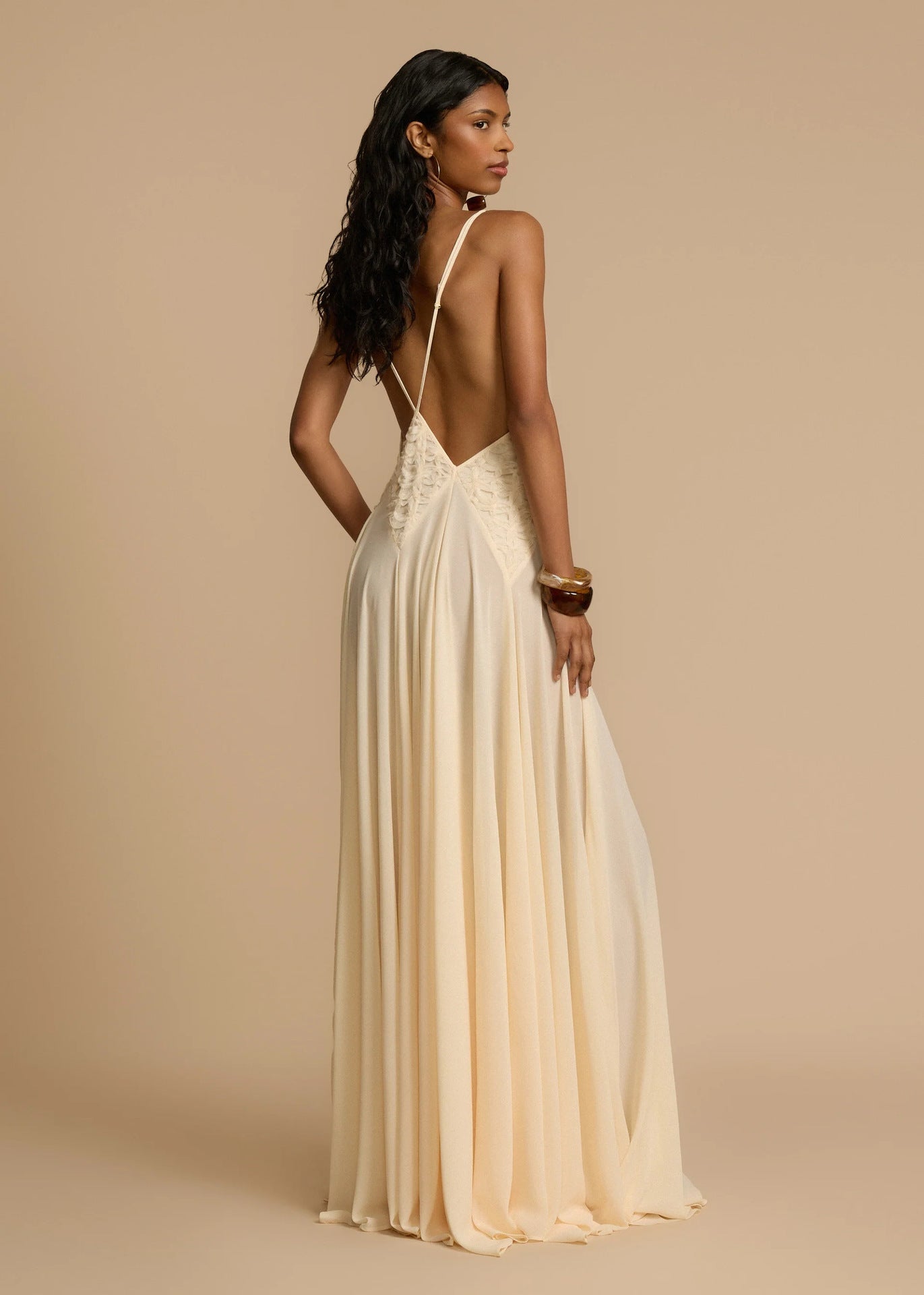 Weißes Maxikleid mit tiefem V-Ausschnitt und Spitze, luftig, für den Urlaub, Cami-Kleid