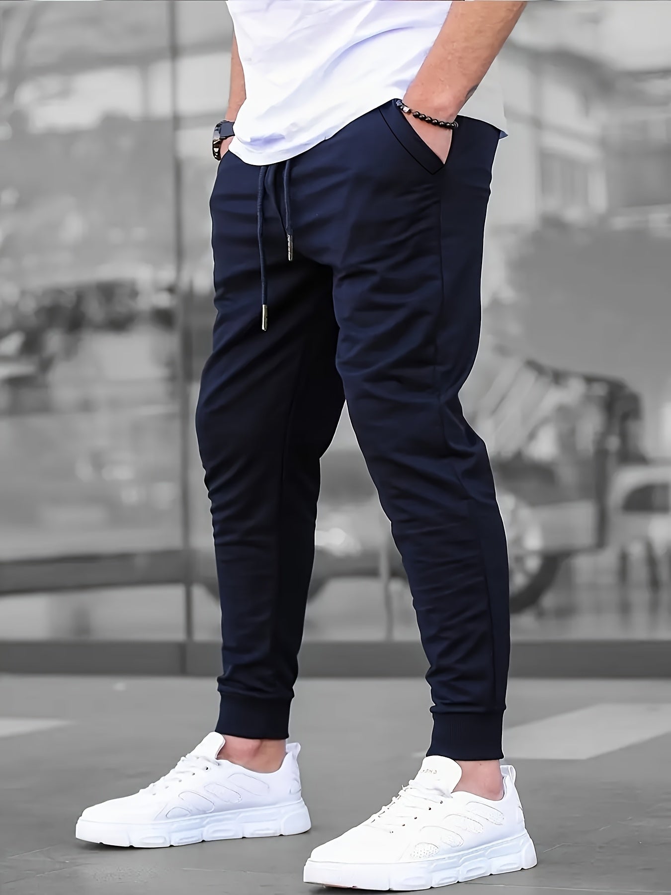 Detail vom elastischen Bund der Herren Jogginghose