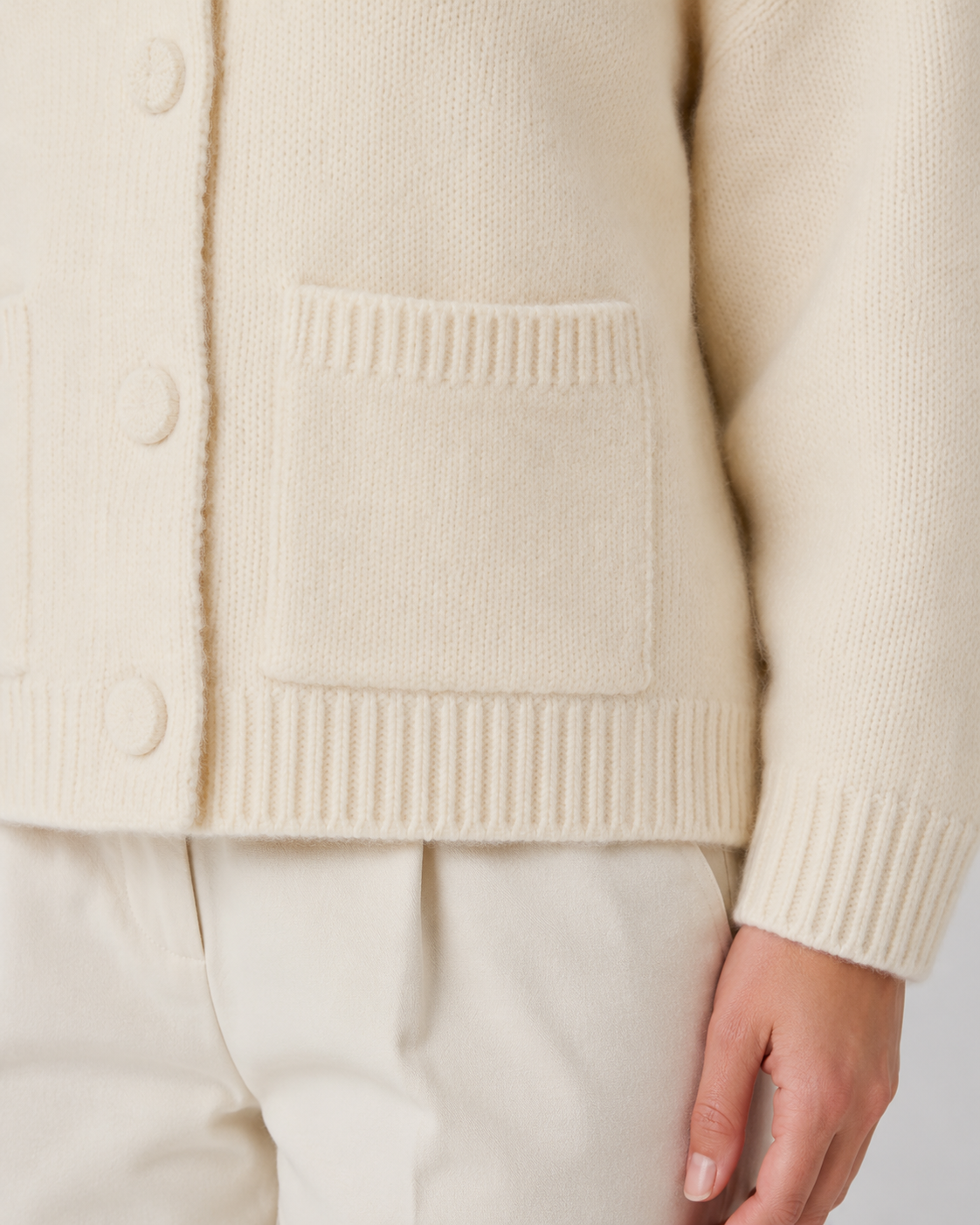 Damen-Strickjacke aus Grobstrick als vielseitige Alltagsschicht