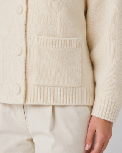 Damen-Strickjacke aus Grobstrick als vielseitige Alltagsschicht