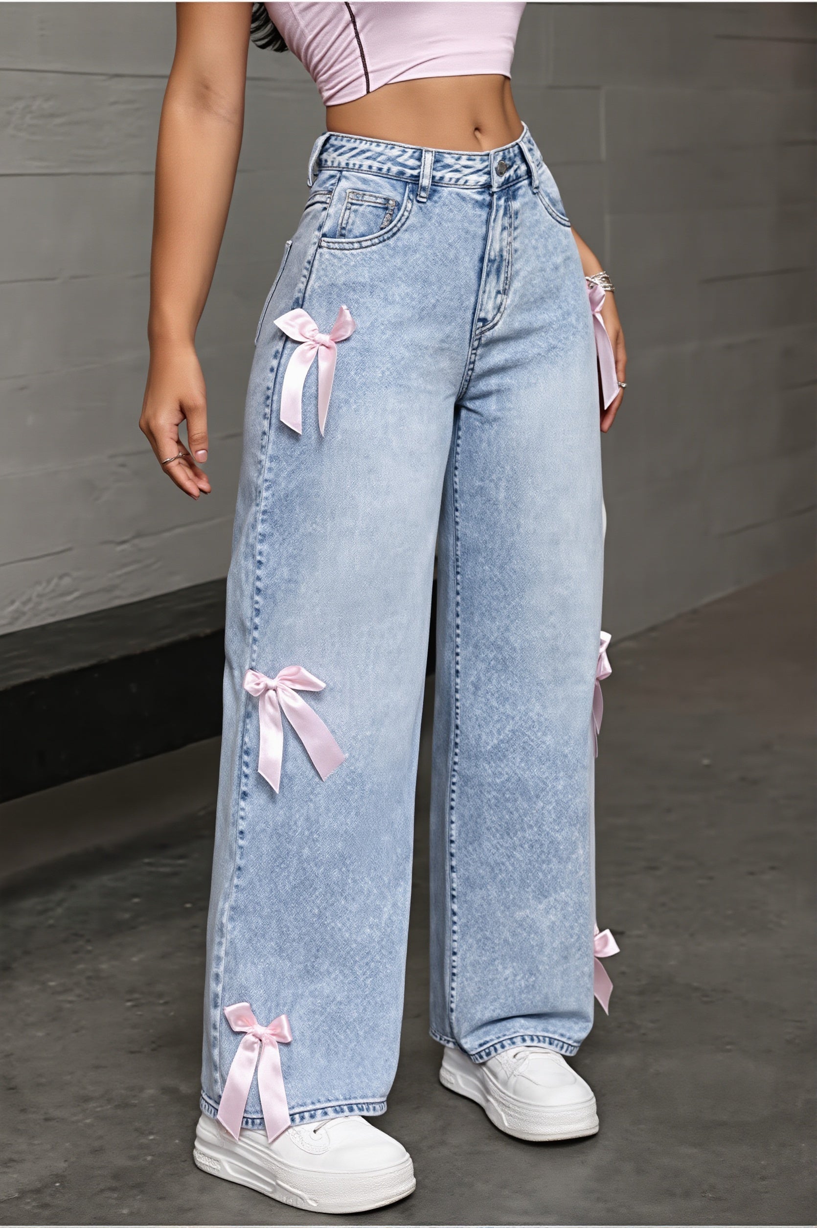 Damen Straight Leg Jeans mit Schleifendetail und Washed Look in Rückansicht