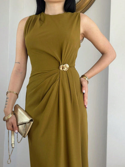 Ärmelloses Maxikleid mit Raffung und Schlitz in Olivgrün
