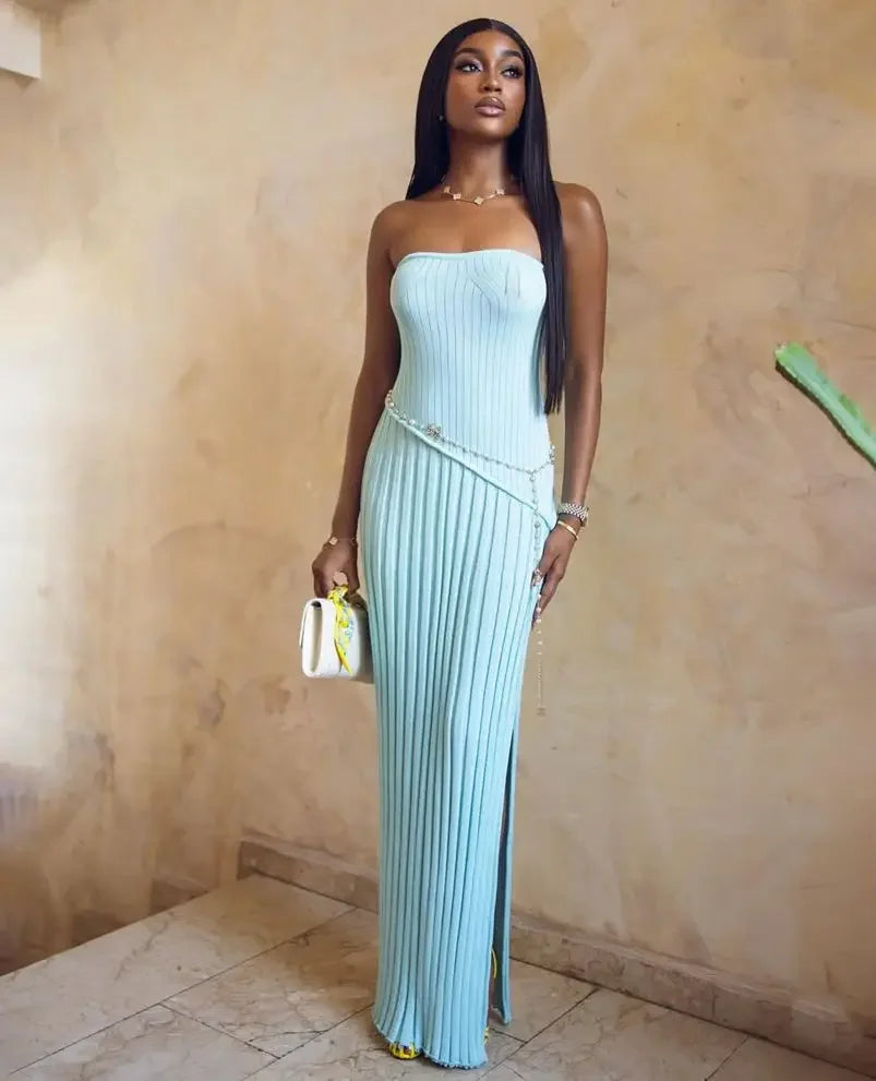 Blaues, plissiertes, trägerloses langes Sommerkleid für Damen