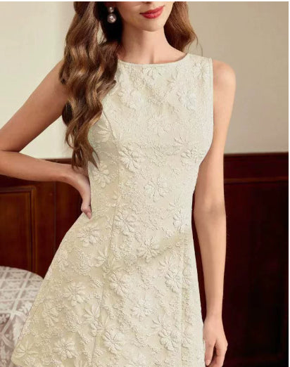 Ärmelloses Damen Midikleid mit floralem Jacquard von vorne fotografiert