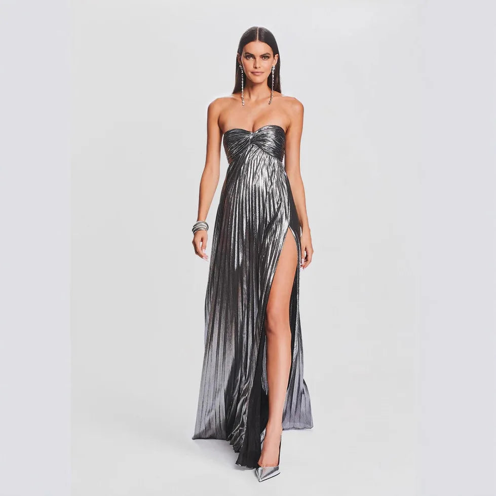 Silbernes trägerloses Kleid für Hochzeitsgäste