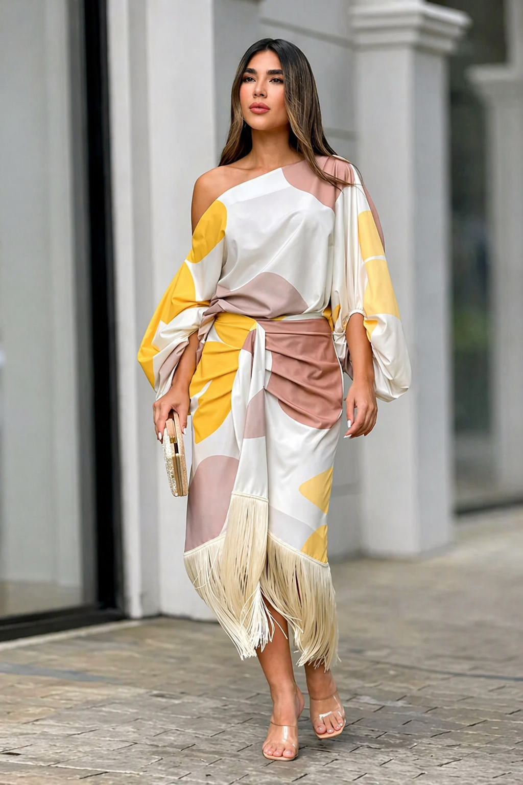 Luxuriöses ärmelloses Kleid mit Fransen