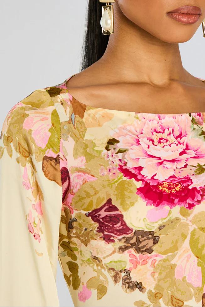 Rückansicht vom Damen Maxikleid mit Blumenmuster und langen Ärmeln