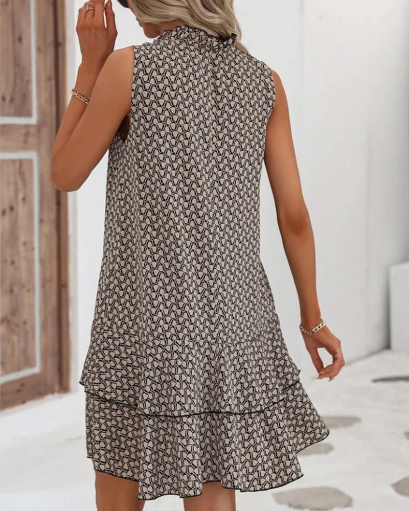 Ansicht des Damen Midikleids mit geometrischem Muster und fliessender Silhouette