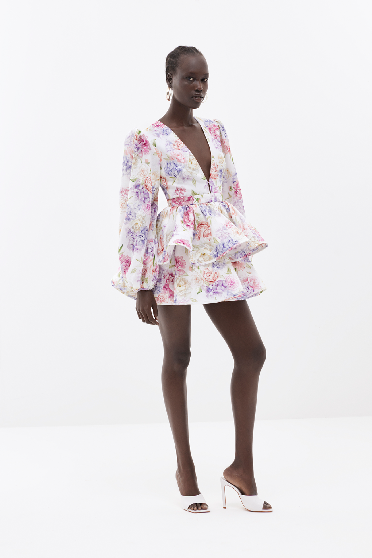 Damen Mini Kleid mit Blumenmuster in Seitenansicht