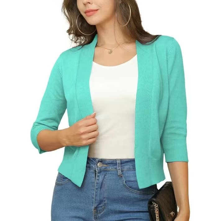 Kurzer Cardigan mit Dreiviertelärmeln für die Übergangszeit