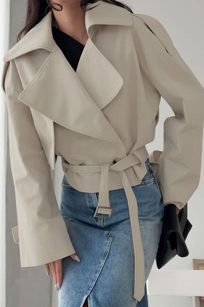 Damen Kurzjacke mit Langarm und taillierter Passform seitlich