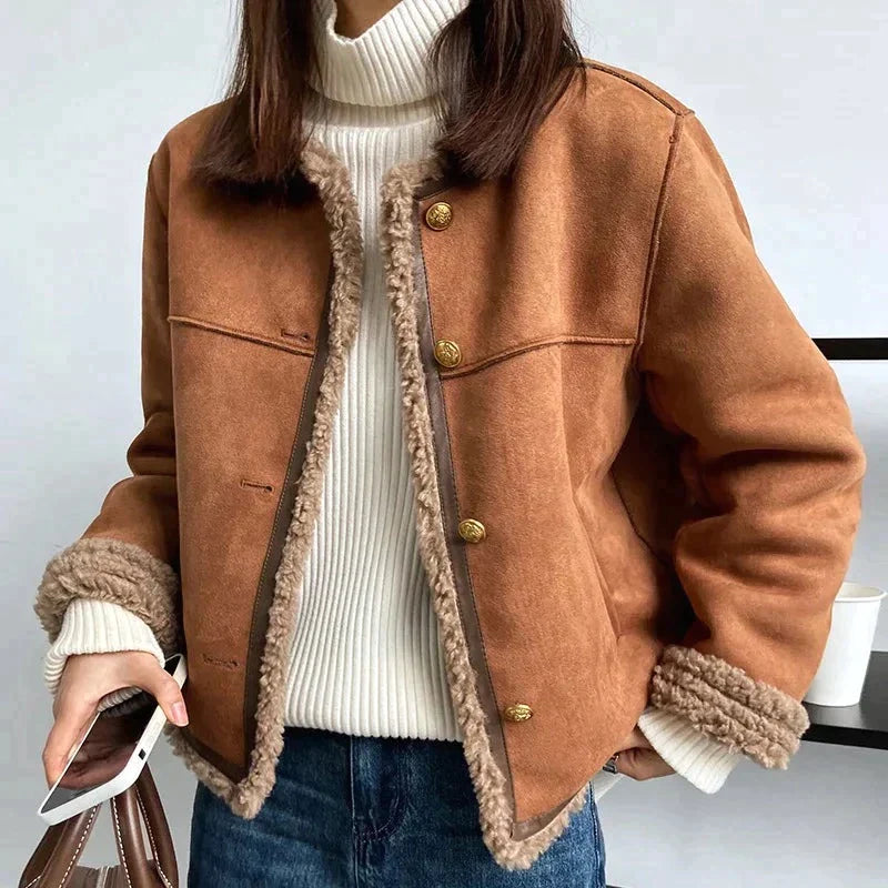Gemütliche braune Fleece-gefütterte Jacke zum Knöpfen