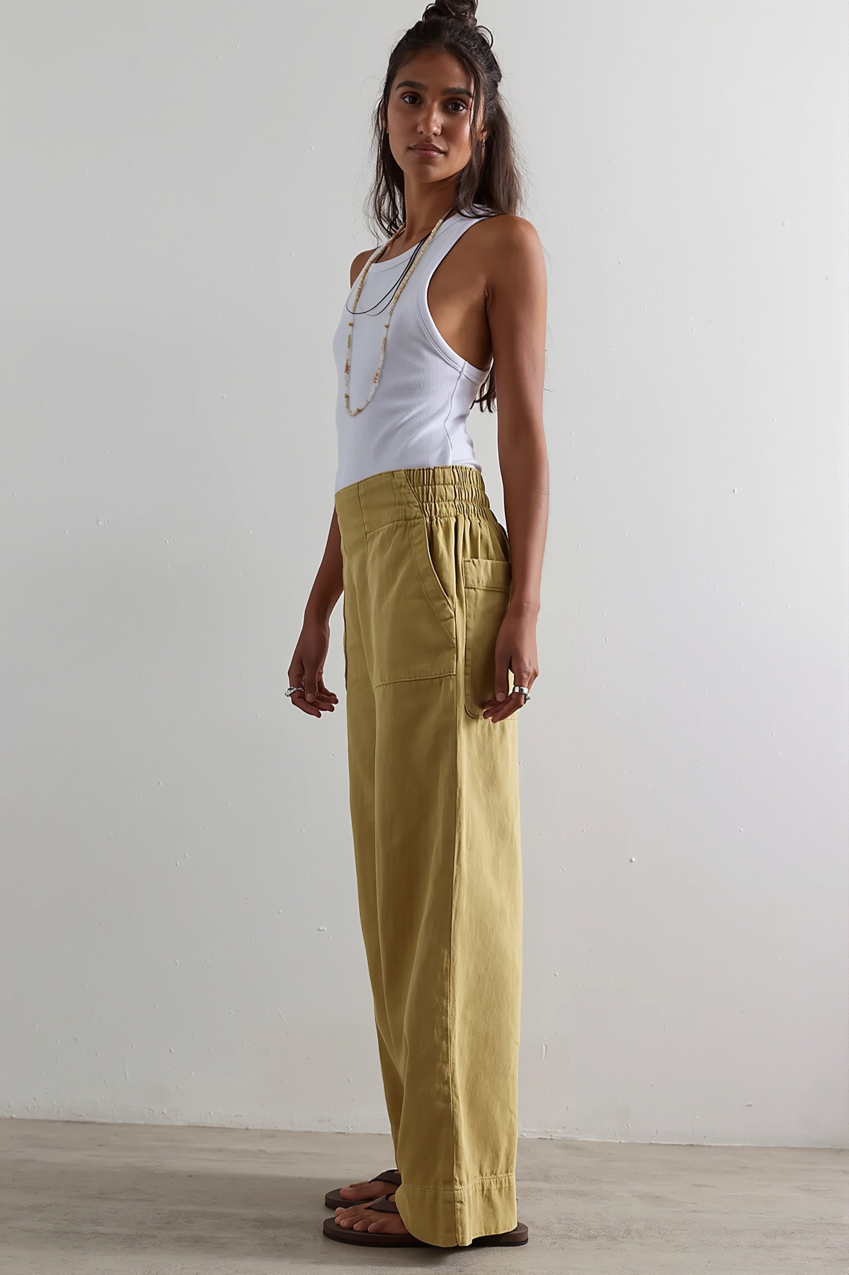Damen weite Jeans mit niedriger Taille in Rückansicht