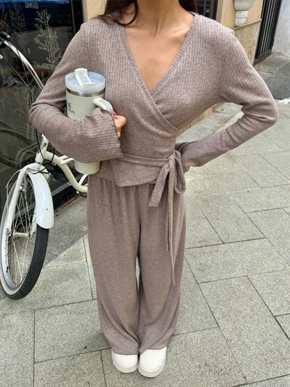 Grau geripptes Strick Crop-Top mit langen Ärmeln und weitem Hosen-Set