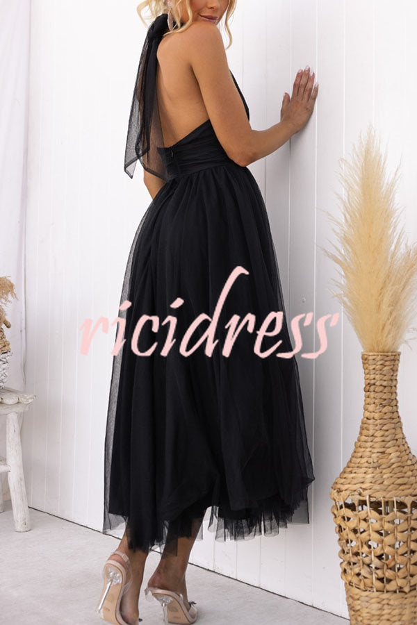 Maxikleid mit Neckholder und gerafften Details aus Tüll