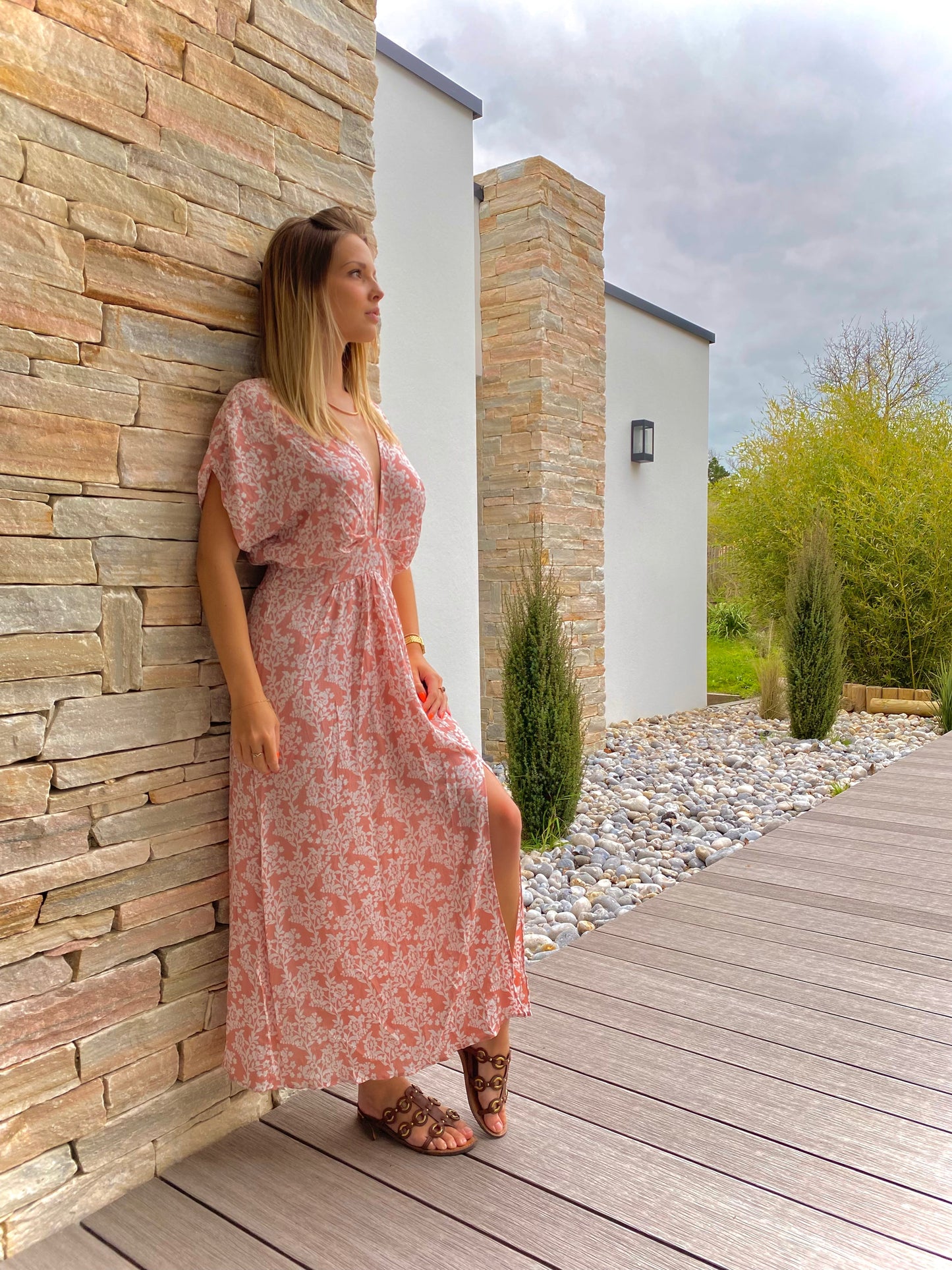 Puderrosa Bohemian Maxikleid mit Schlitz