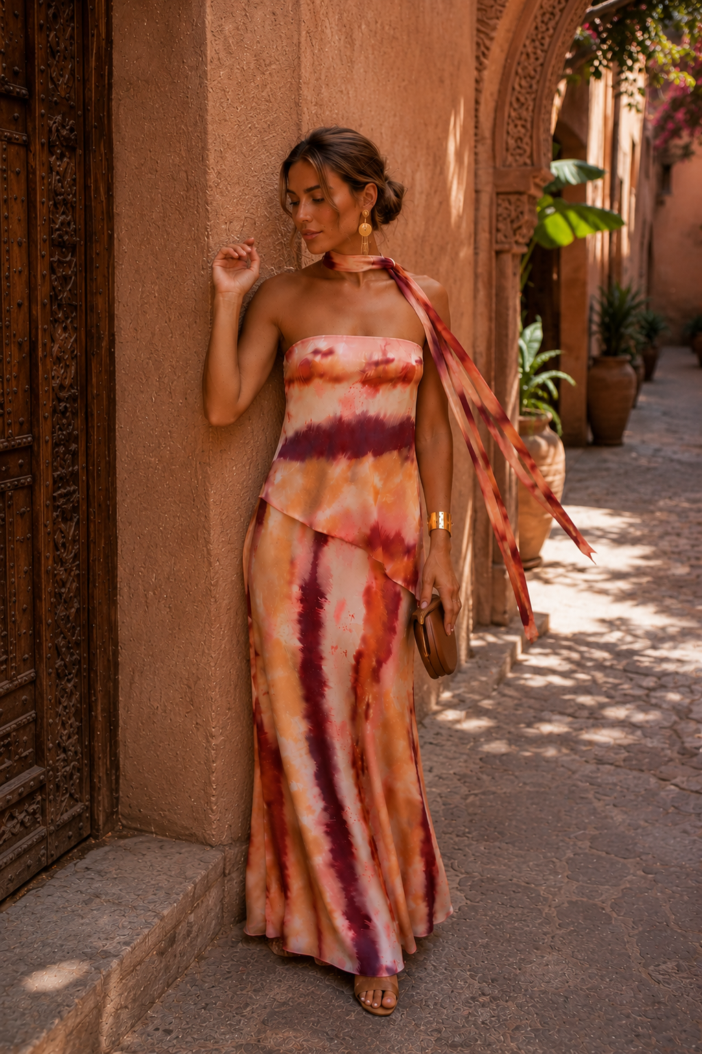 Damen Maxi Kleid schulterfrei mit Schal in stilvoller und femininer Silhouette