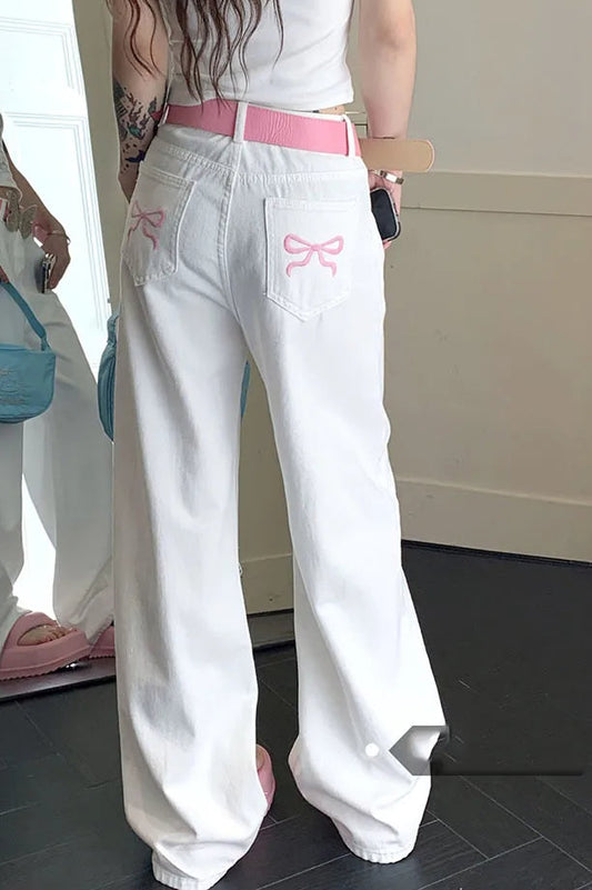 Damen Wide Leg Jeans in Rosa mit hohem Bund und Stickerei vorne