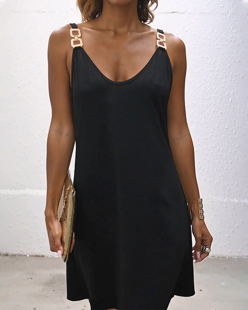 Rückansicht vom schlichten Cami-Minikleid für Damen in kurzer Länge