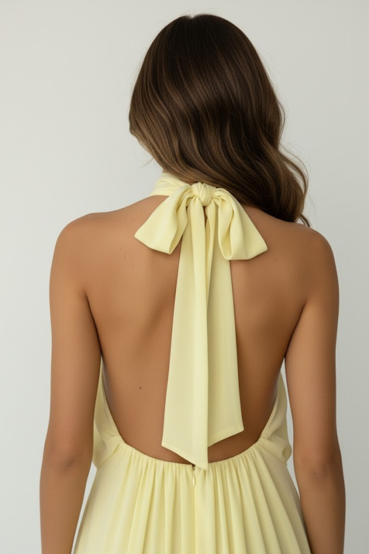 Ärmelloses Damen-Minikleid mit Neckholder und doppeltem Volant-Saum