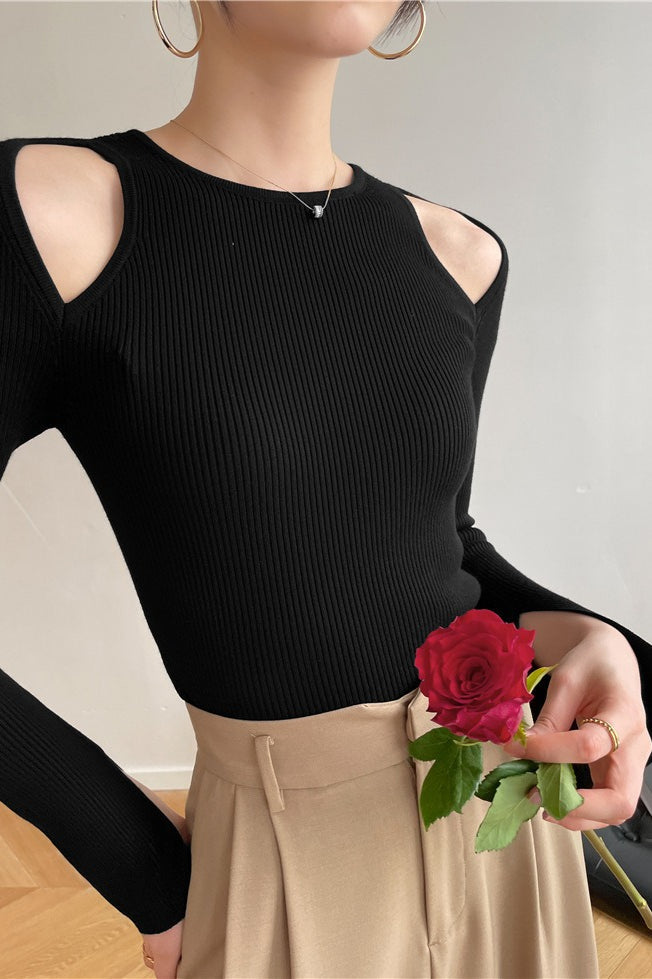 Nahaufnahme vom Schlitzdetail am Ärmel des Stricktops