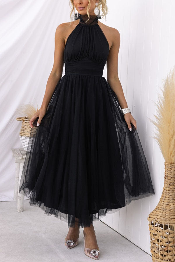 Maxikleid mit Neckholder und gerafften Details aus Tüll
