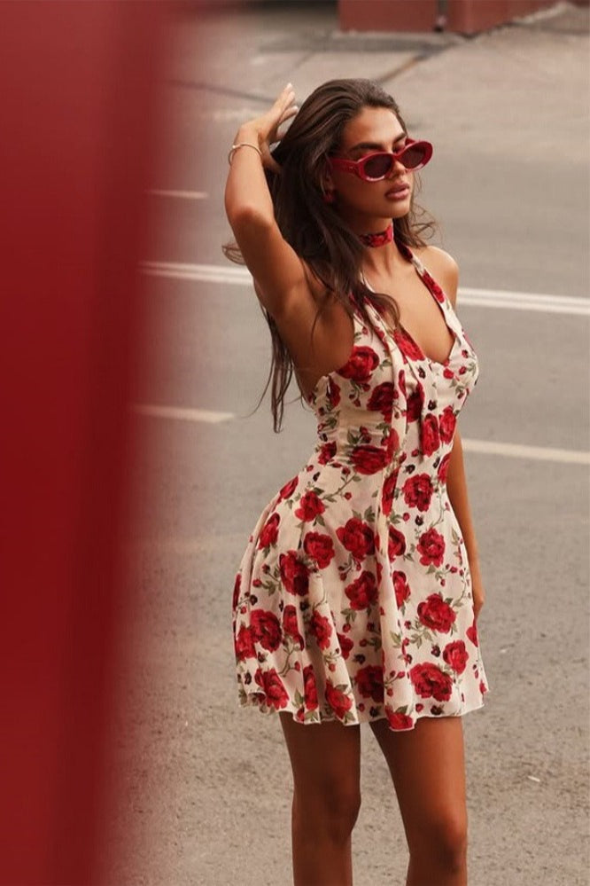 Damen Mini Kleid mit rückenfreiem Design als kompletter Look