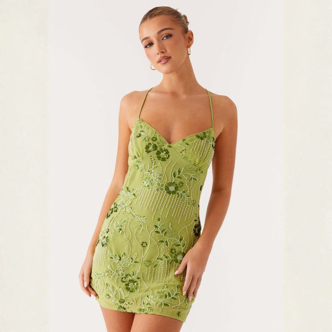 Kurzes Kleid aus Polyester mit Paillettenverzierung