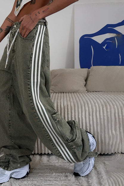 Gestreifte Wide Leg Denim Hose für Damen als Gesamtansicht