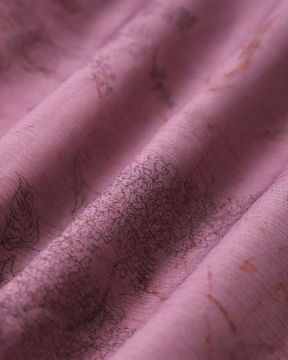 Lila Midikleid mit Blumenmuster, Rüschen und Bindeträgern