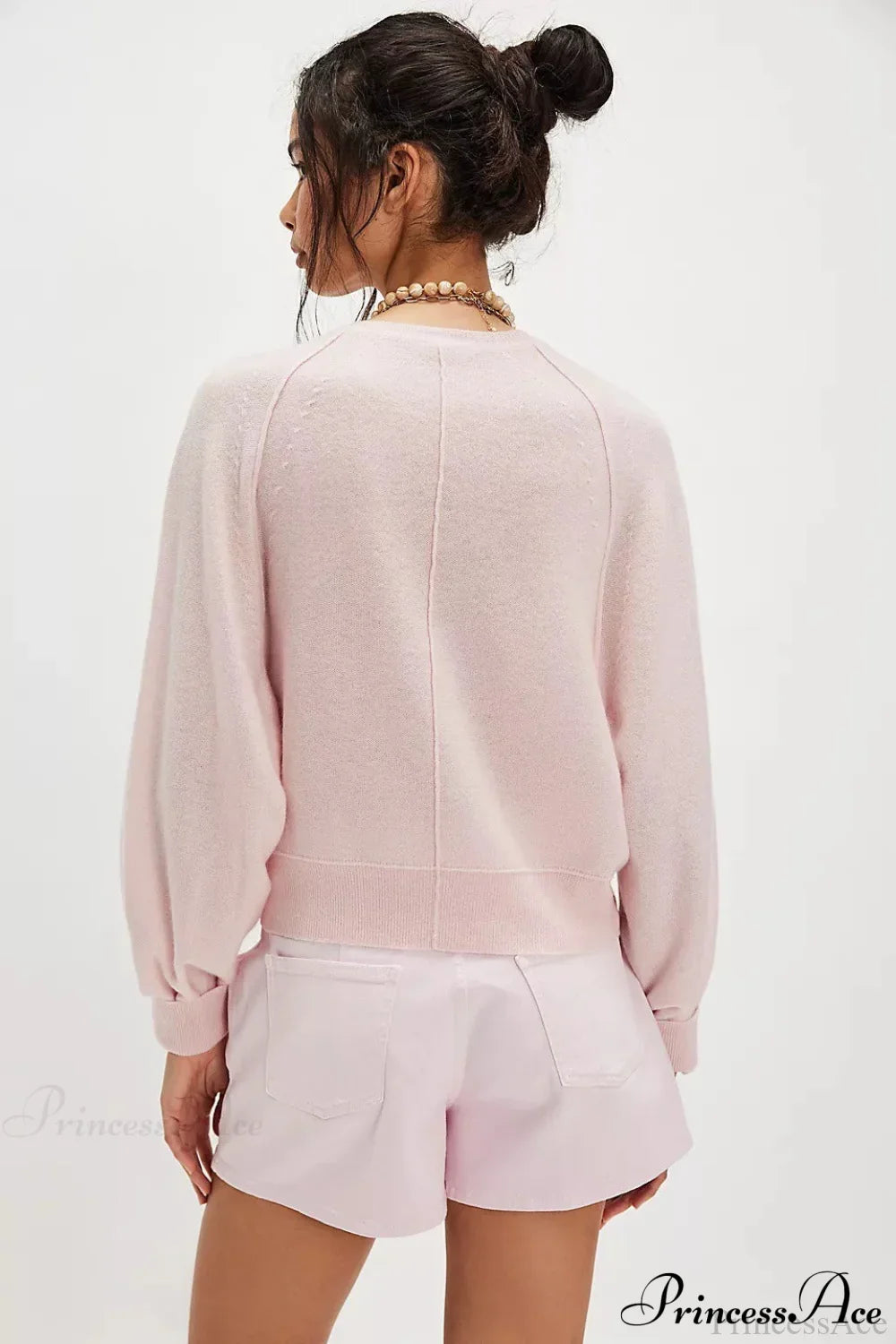 Damen Strickpullover im Vintage-Stil mit V-Ausschnitt im Detail