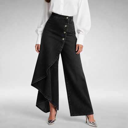 Weite Damenhose mit elegantem, fliessendem Stoff in Rückansicht
