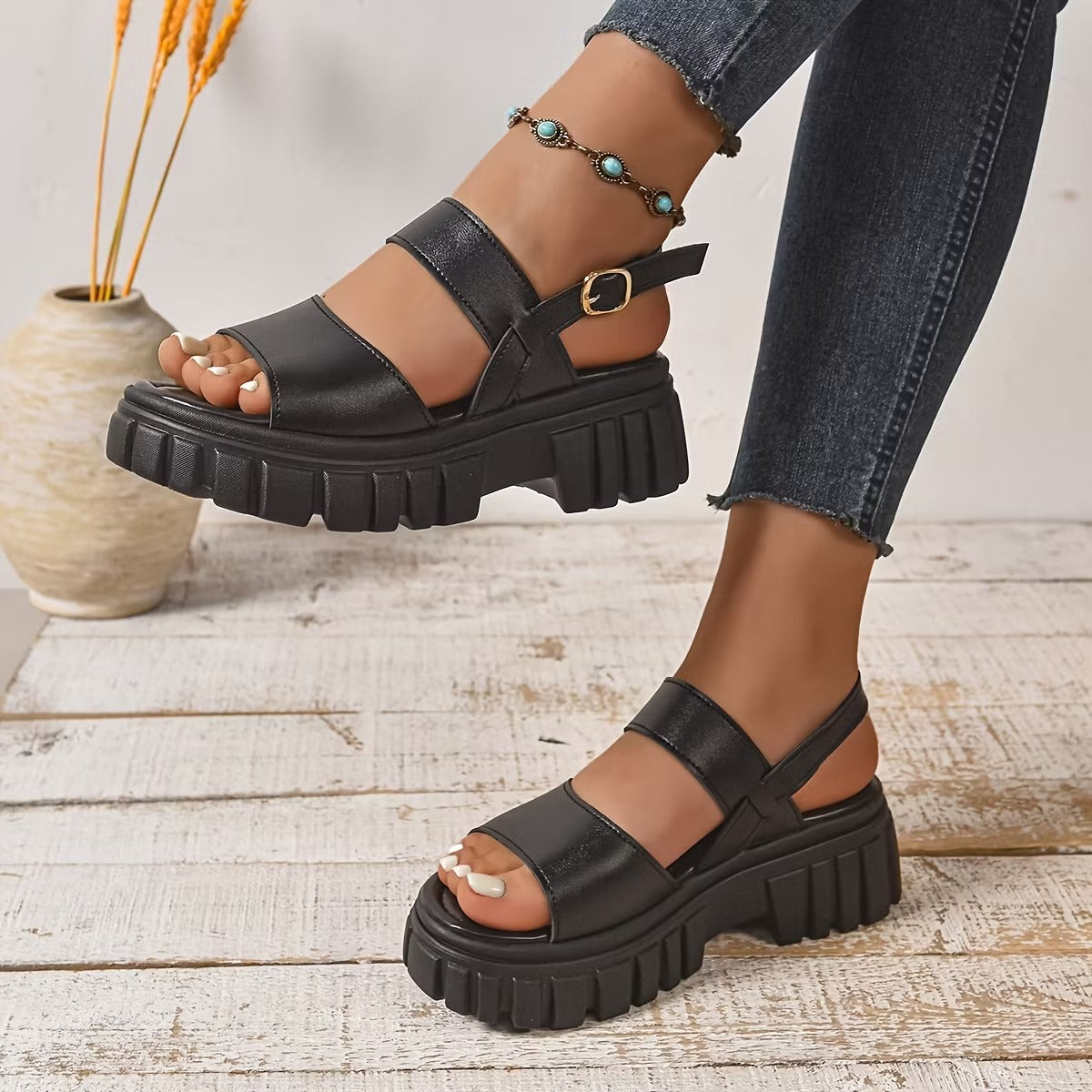 Damen Keilsandalen mit Keilabsatz in schräger Perspektive