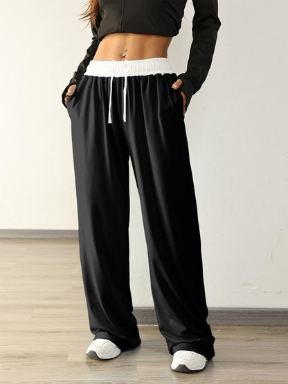 Damen Sweatpants mit weitem Bein und Tunnelzug, Seitenansicht des lockeren Schnitts