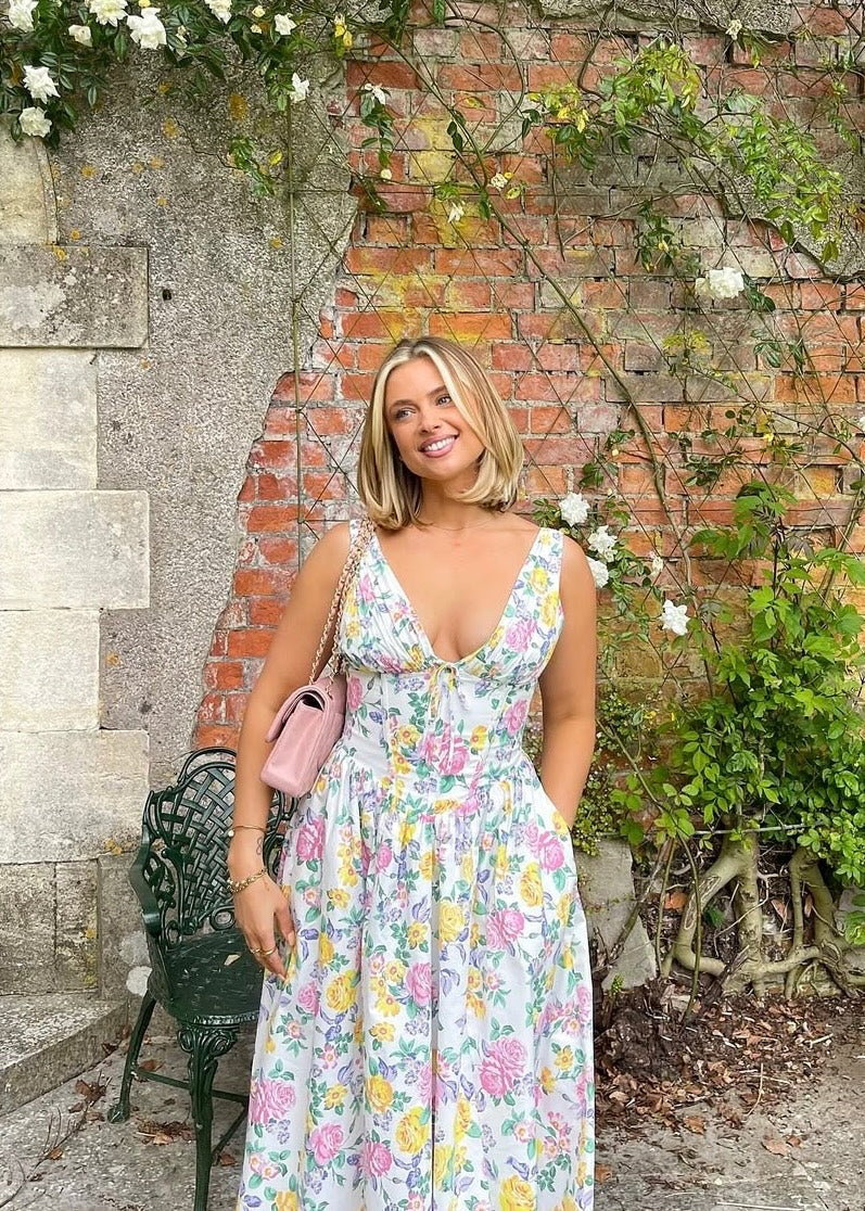 Damen Midi Kleid in relaxed fit an Model getragen