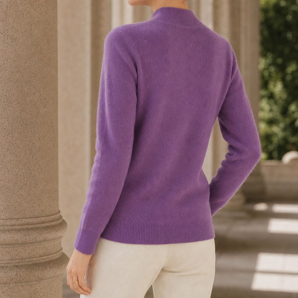 Detailaufnahme des gerippten Stehkragens am Damen-Kaschmirpullover