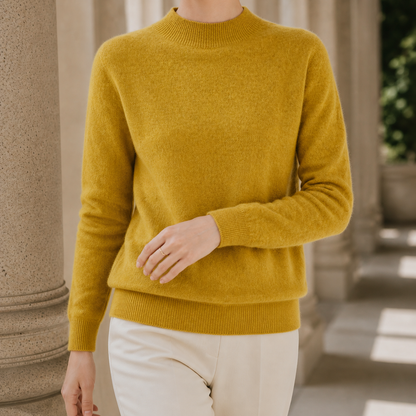 Damen-Kaschmirpullover stilvoll zu einem modernen Alltagslook kombiniert