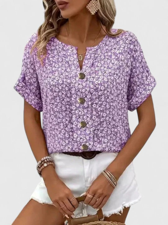 Detailansicht des Blumenmusters am Damen Top