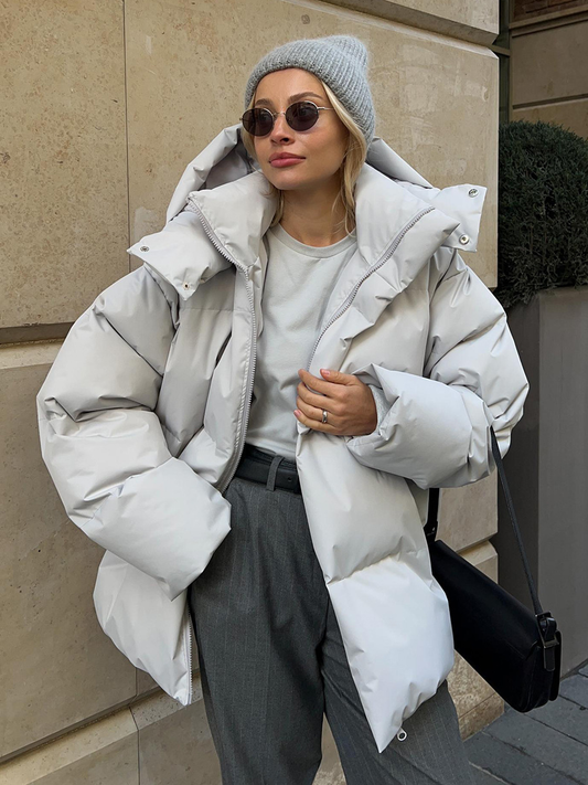 Elegante schlichte Daunenjacke für den Winterstil