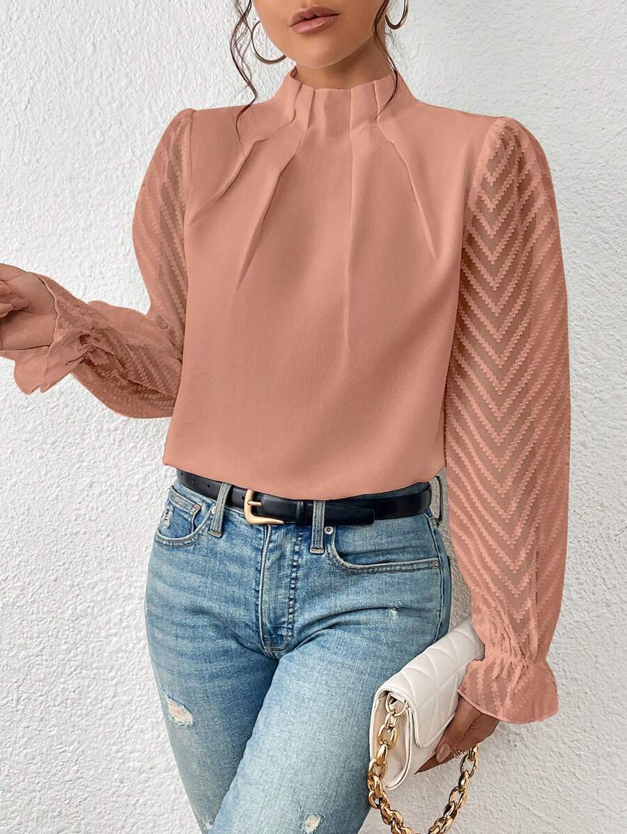 Damenbluse mit femininer, taillierter Silhouette